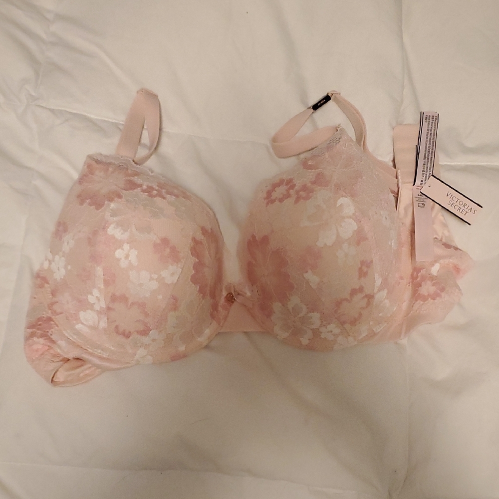 NWT Victoria's Secret Blush Floral Lace Bra